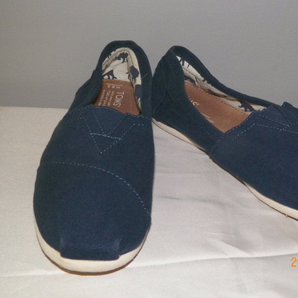 TOMS  LADIES' CANVAS SLIP ONS  SIZE: 8.5